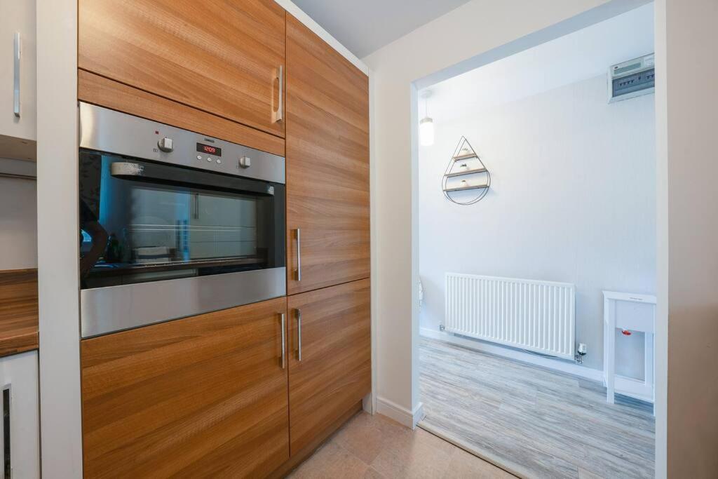 Stylish 2-Bed Home - For Company Contractor And Leisure Stays - Nec, Airport, Hs2, Contractors, Resort World Birmingam Exterior foto