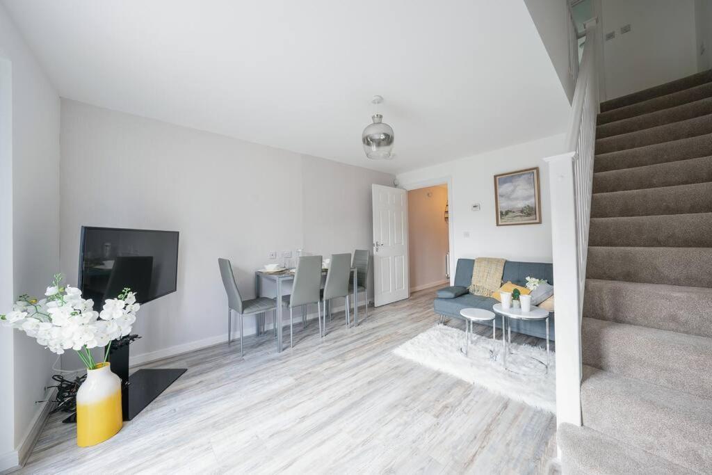 Stylish 2-Bed Home - For Company Contractor And Leisure Stays - Nec, Airport, Hs2, Contractors, Resort World Birmingam Exterior foto