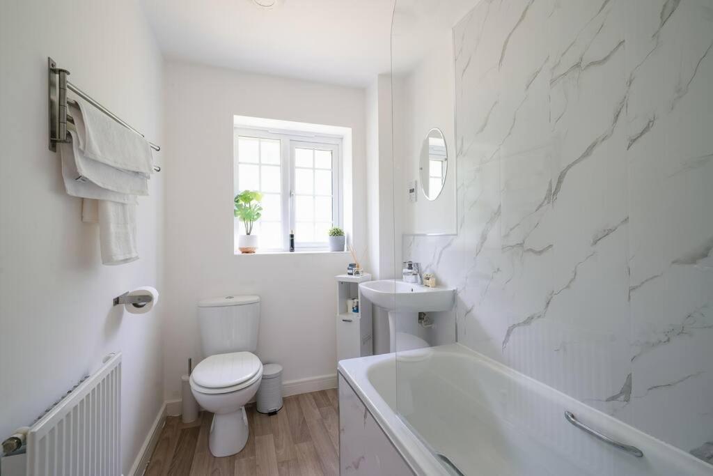 Stylish 2-Bed Home - For Company Contractor And Leisure Stays - Nec, Airport, Hs2, Contractors, Resort World Birmingam Exterior foto