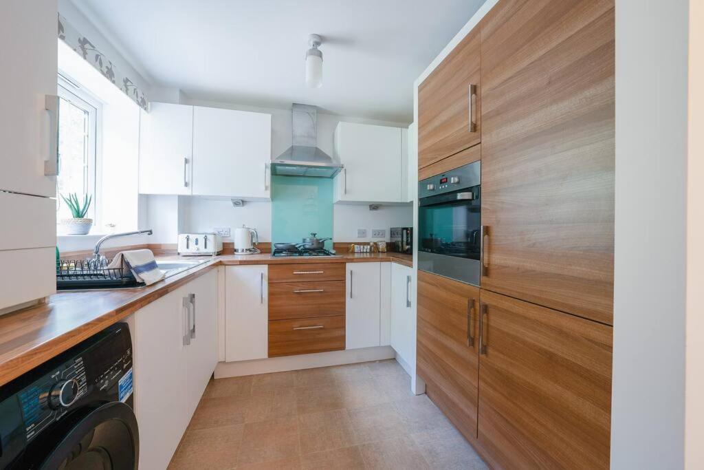 Stylish 2-Bed Home - For Company Contractor And Leisure Stays - Nec, Airport, Hs2, Contractors, Resort World Birmingam Exterior foto