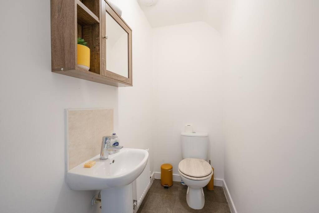 Stylish 2-Bed Home - For Company Contractor And Leisure Stays - Nec, Airport, Hs2, Contractors, Resort World Birmingam Exterior foto