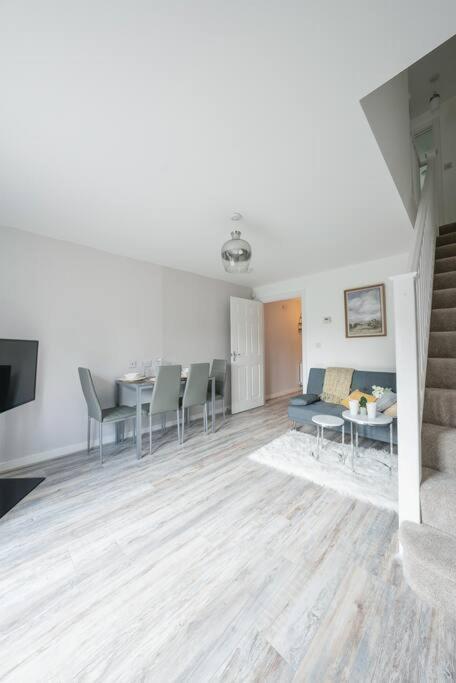 Stylish 2-Bed Home - For Company Contractor And Leisure Stays - Nec, Airport, Hs2, Contractors, Resort World Birmingam Exterior foto