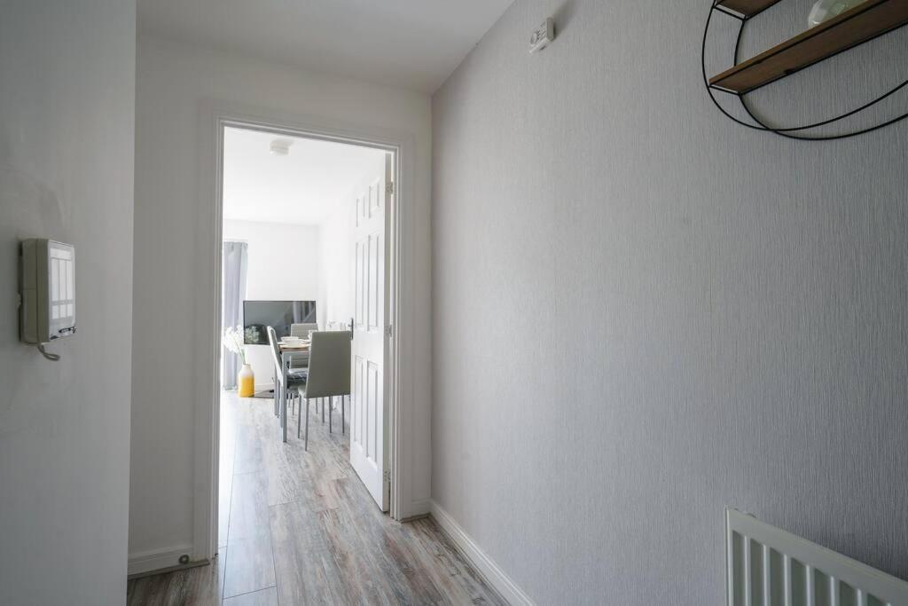 Stylish 2-Bed Home - For Company Contractor And Leisure Stays - Nec, Airport, Hs2, Contractors, Resort World Birmingam Exterior foto